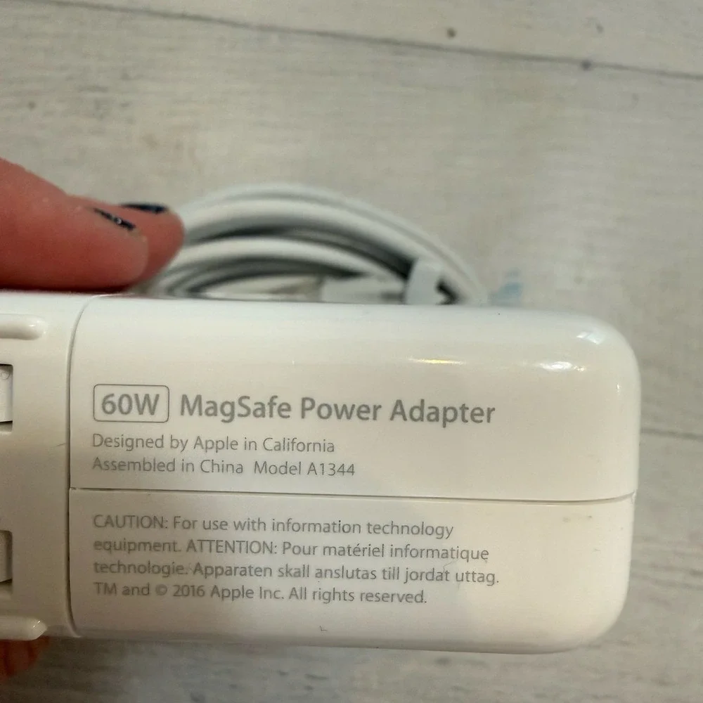 Apple Genuine Original MacBook 60W Magsafe‎ Charger